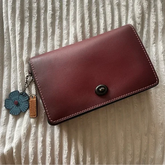 Coach Dinky 24 - Picture 3 of 11